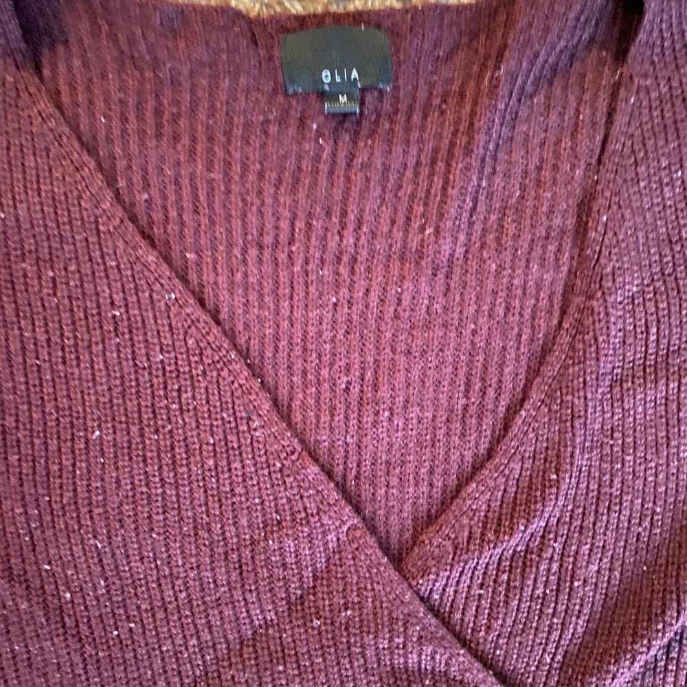 ❤️ GLIA Maroon V-Neck Knit Sweater (M) - Picture 2 of 2